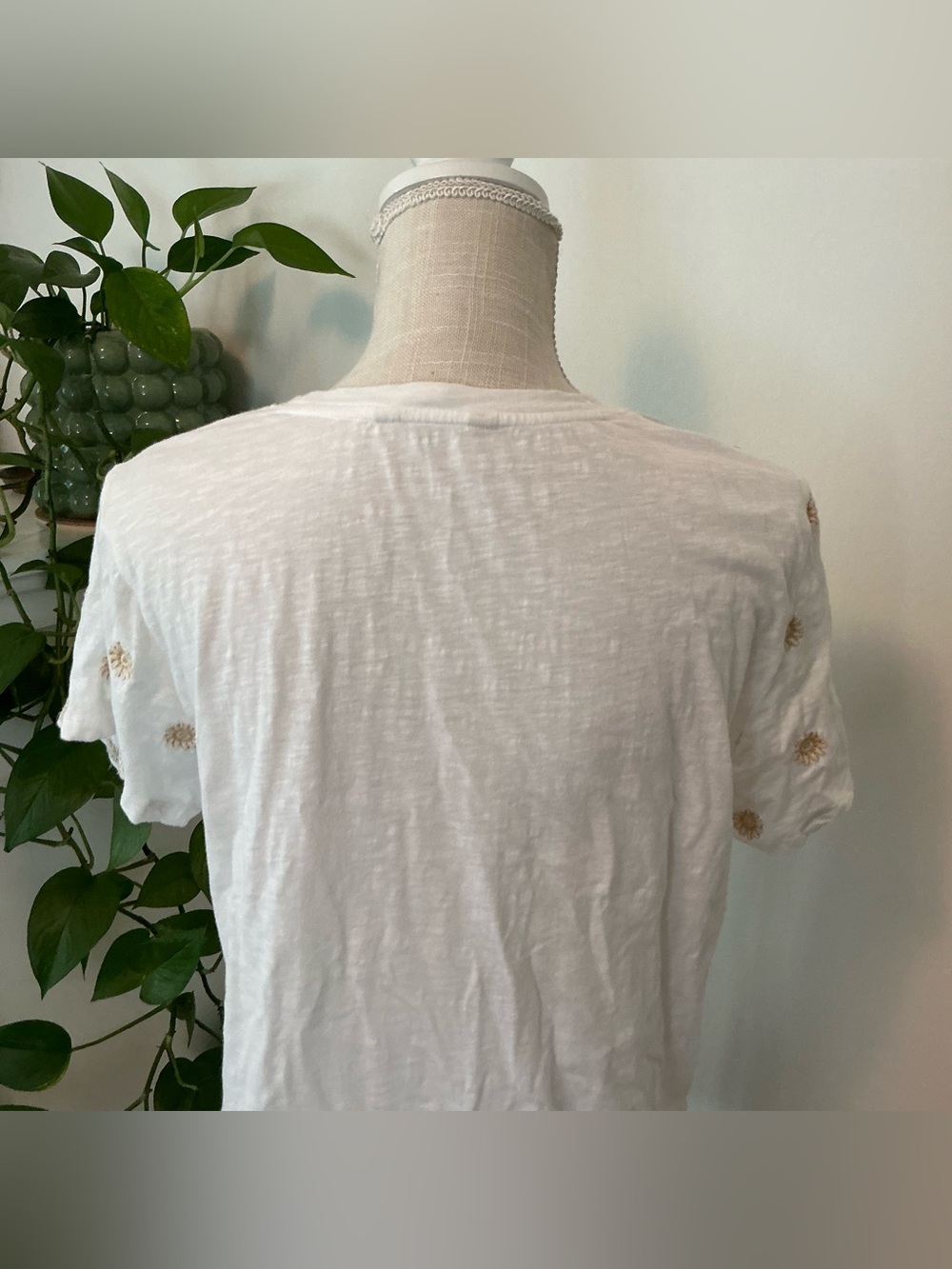 Lucky Brand | White and Gold Embroidered Short Sleeve Shirt size Large - Picture 5 of 10